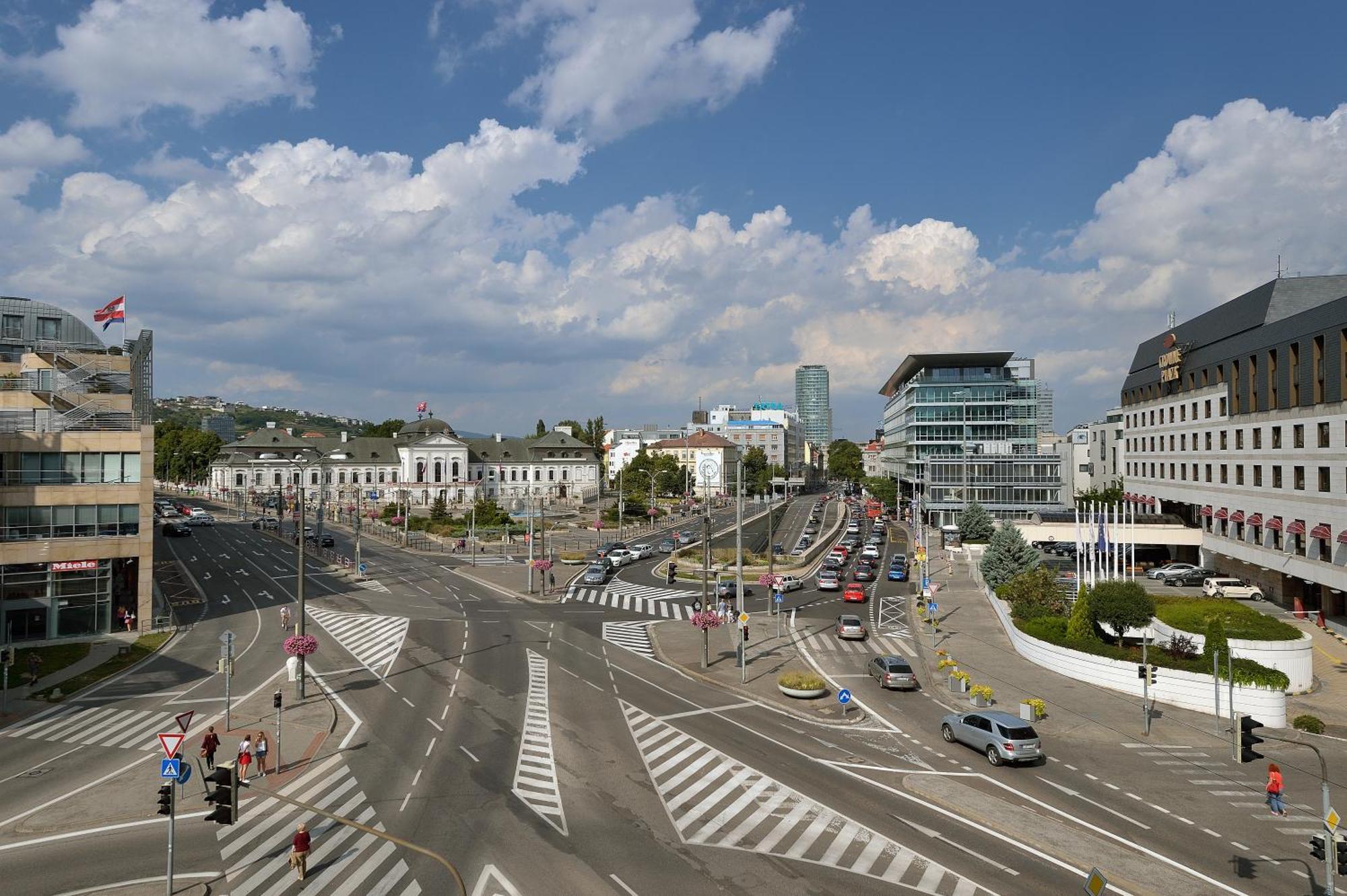 Charming & Cozy Ambiente Apartments Bratislava Bagian luar foto