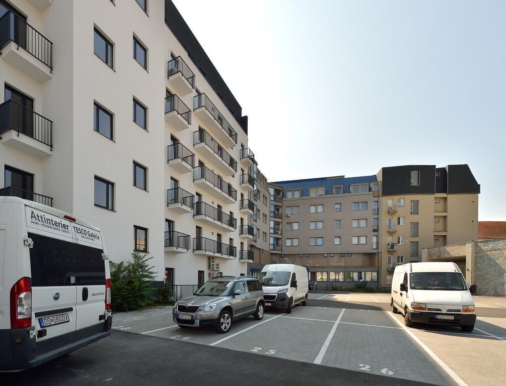 Charming & Cozy Ambiente Apartments Bratislava Bagian luar foto