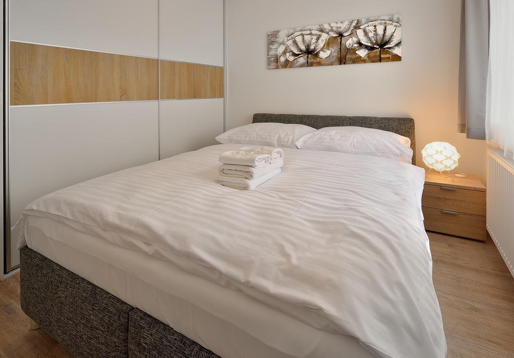 Charming & Cozy Ambiente Apartments Bratislava Bagian luar foto