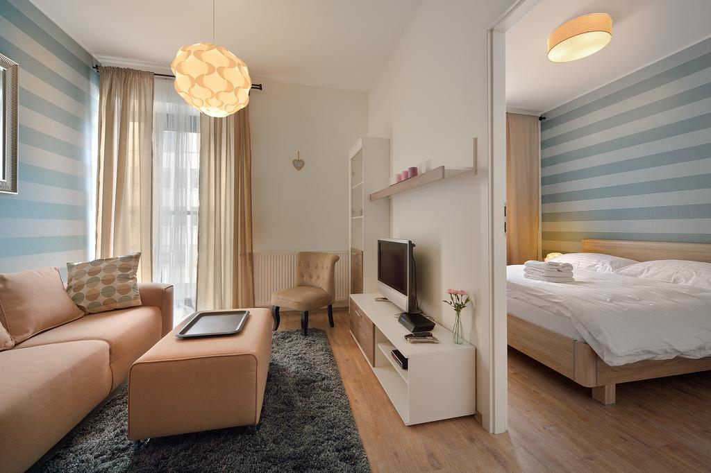 Charming & Cozy Ambiente Apartments Bratislava Bagian luar foto