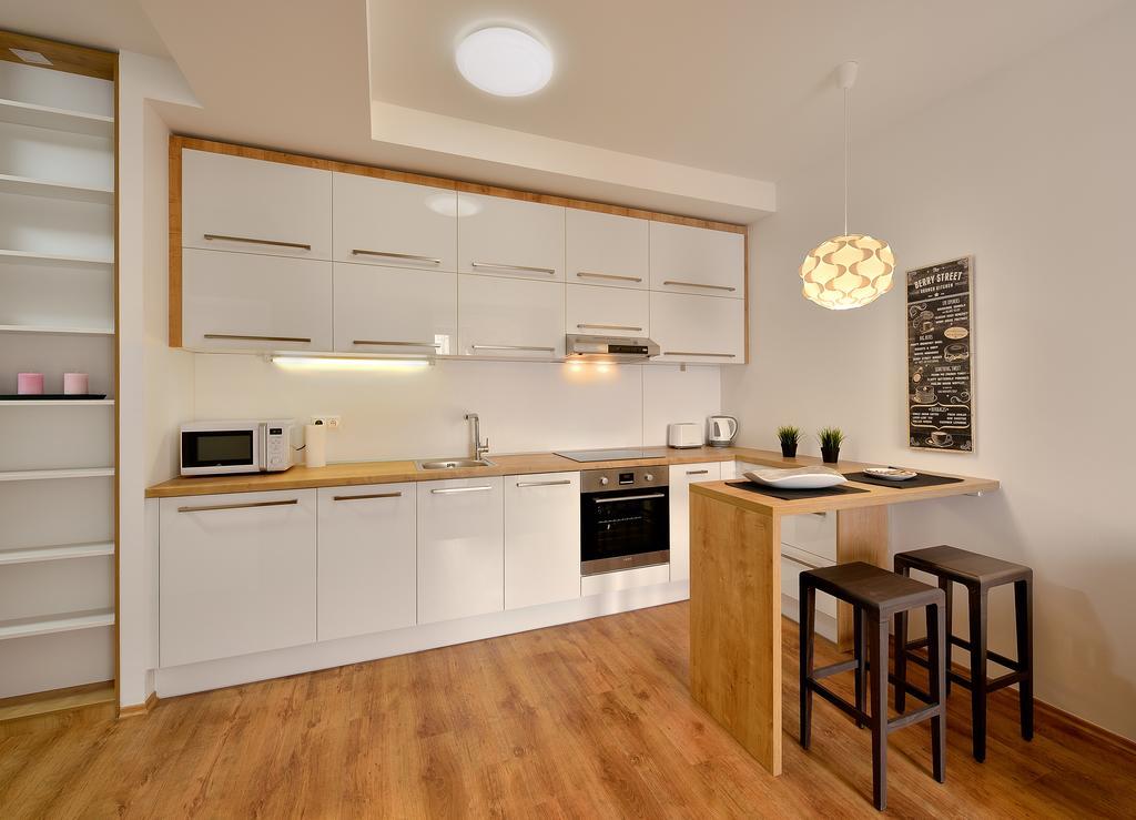 Charming & Cozy Ambiente Apartments Bratislava Bagian luar foto