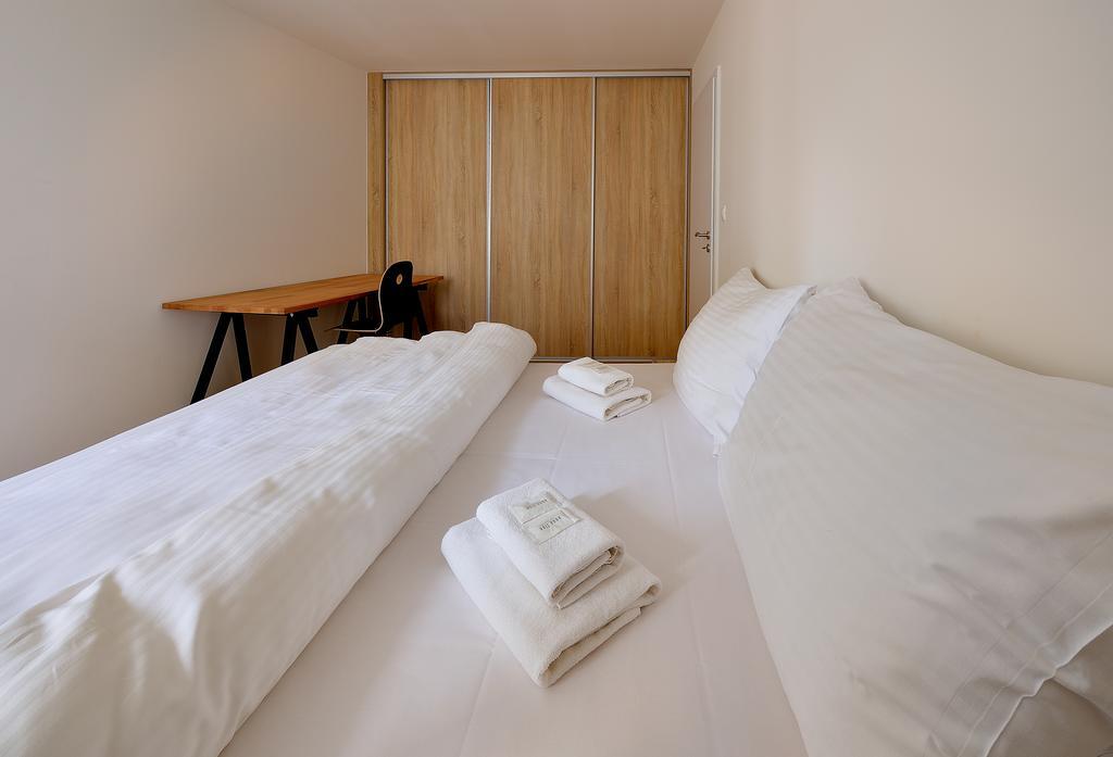 Charming & Cozy Ambiente Apartments Bratislava Bagian luar foto