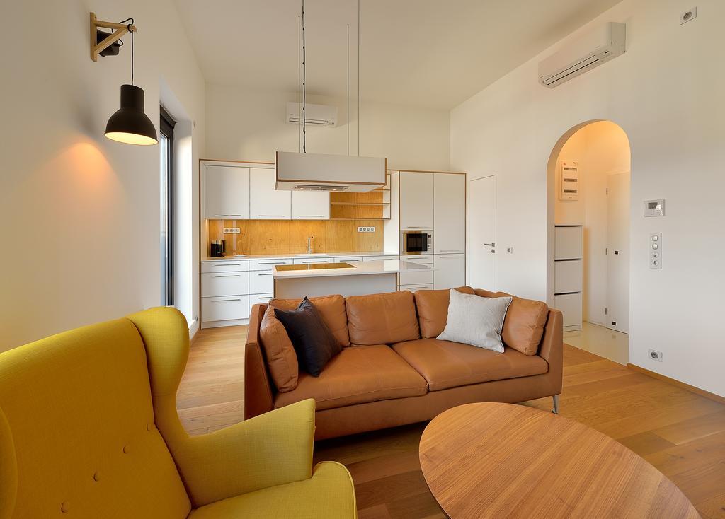 Charming & Cozy Ambiente Apartments Bratislava Bagian luar foto