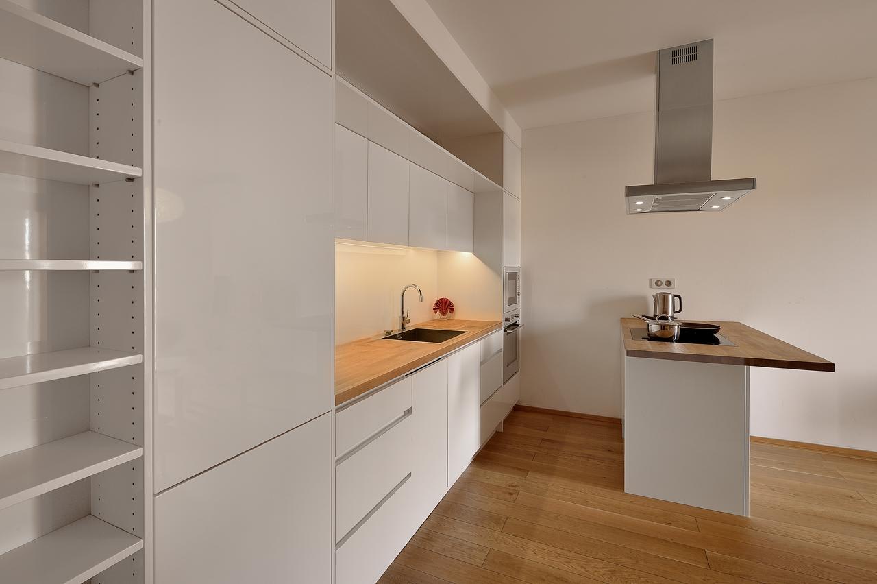 Charming & Cozy Ambiente Apartments Bratislava Bagian luar foto