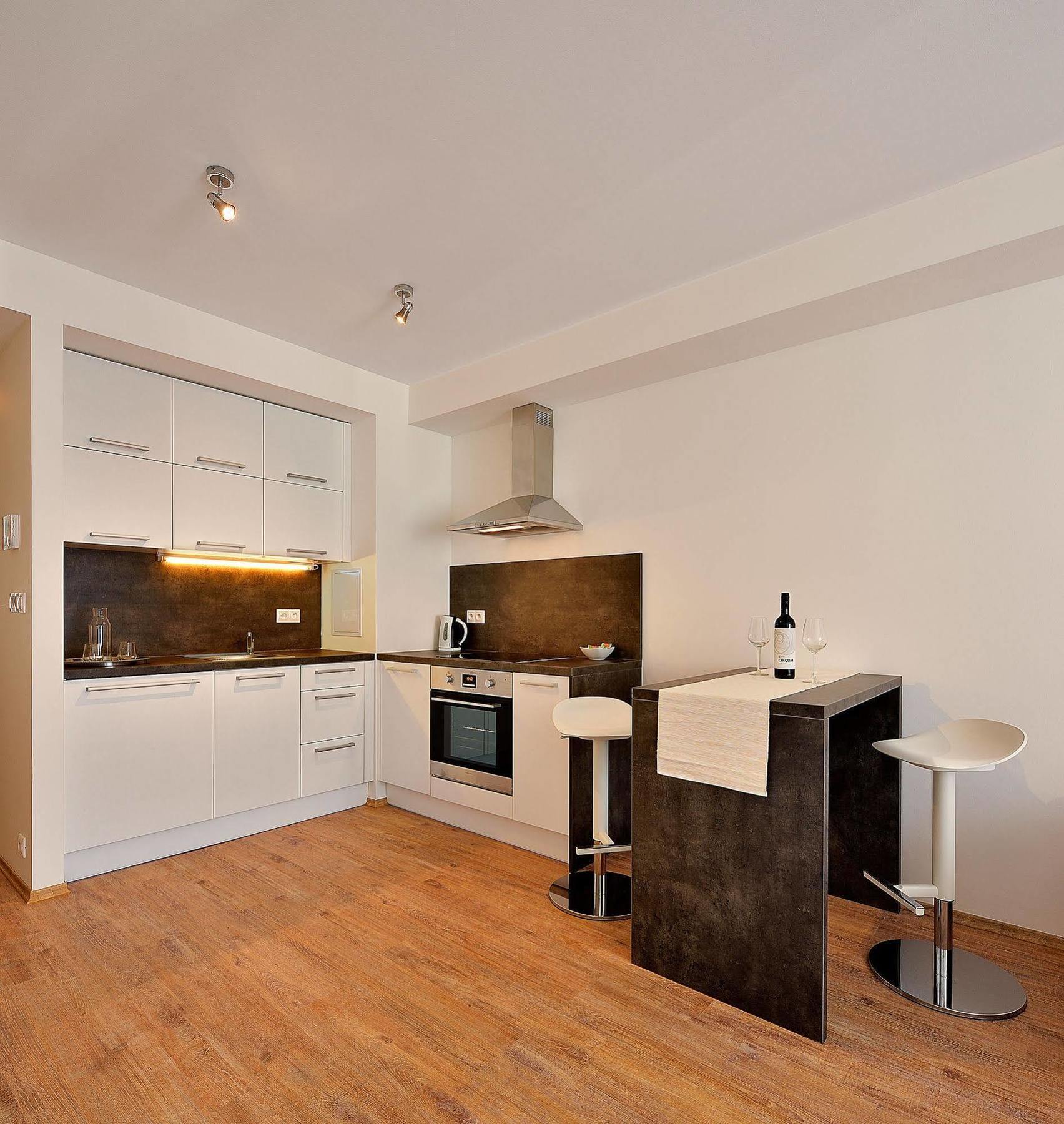 Charming & Cozy Ambiente Apartments Bratislava Bagian luar foto