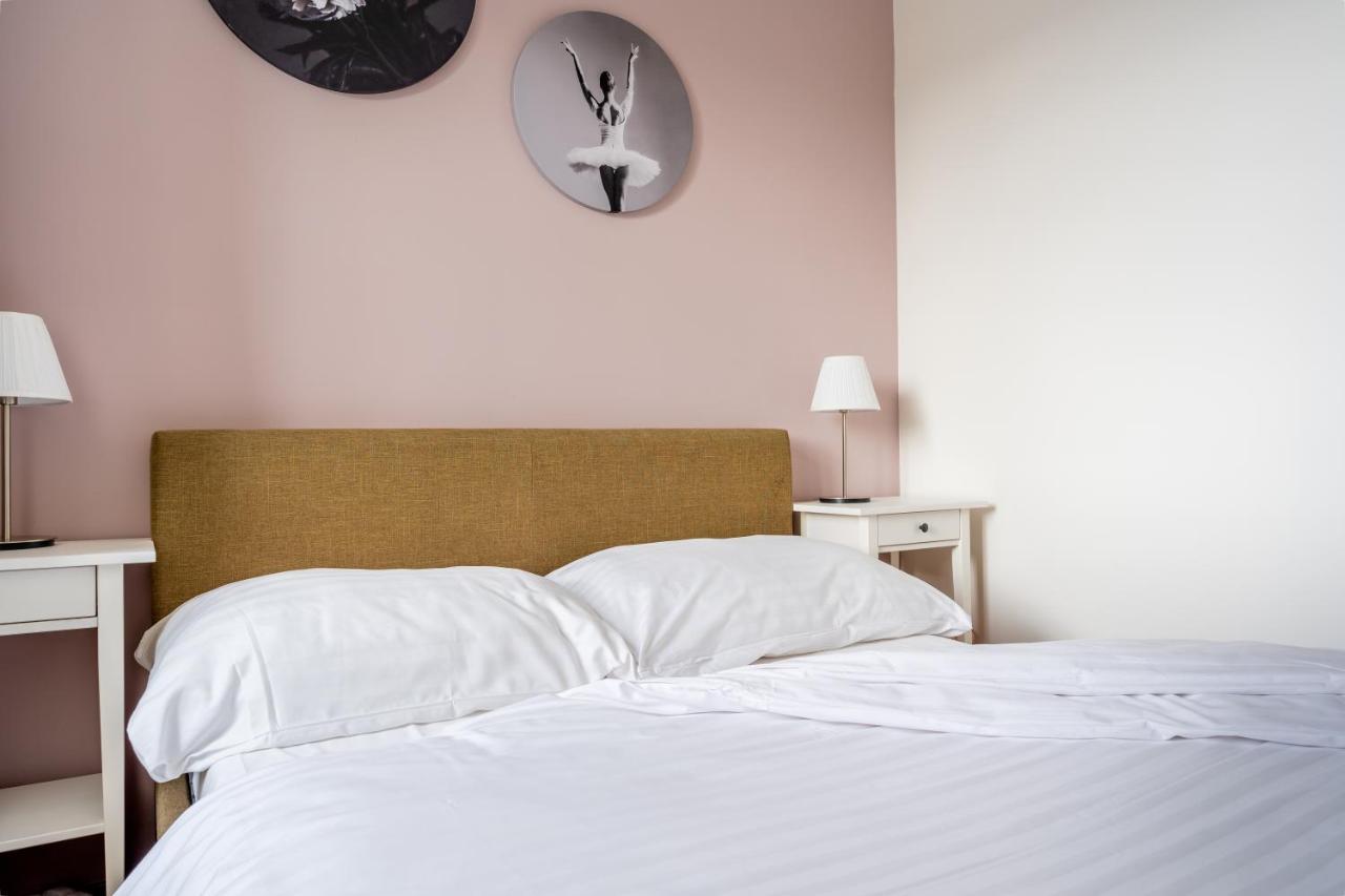 Charming & Cozy Ambiente Apartments Bratislava Bagian luar foto