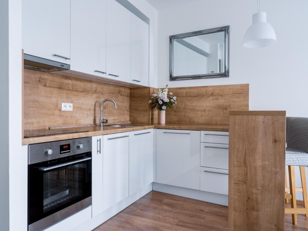 Charming & Cozy Ambiente Apartments Bratislava Bagian luar foto